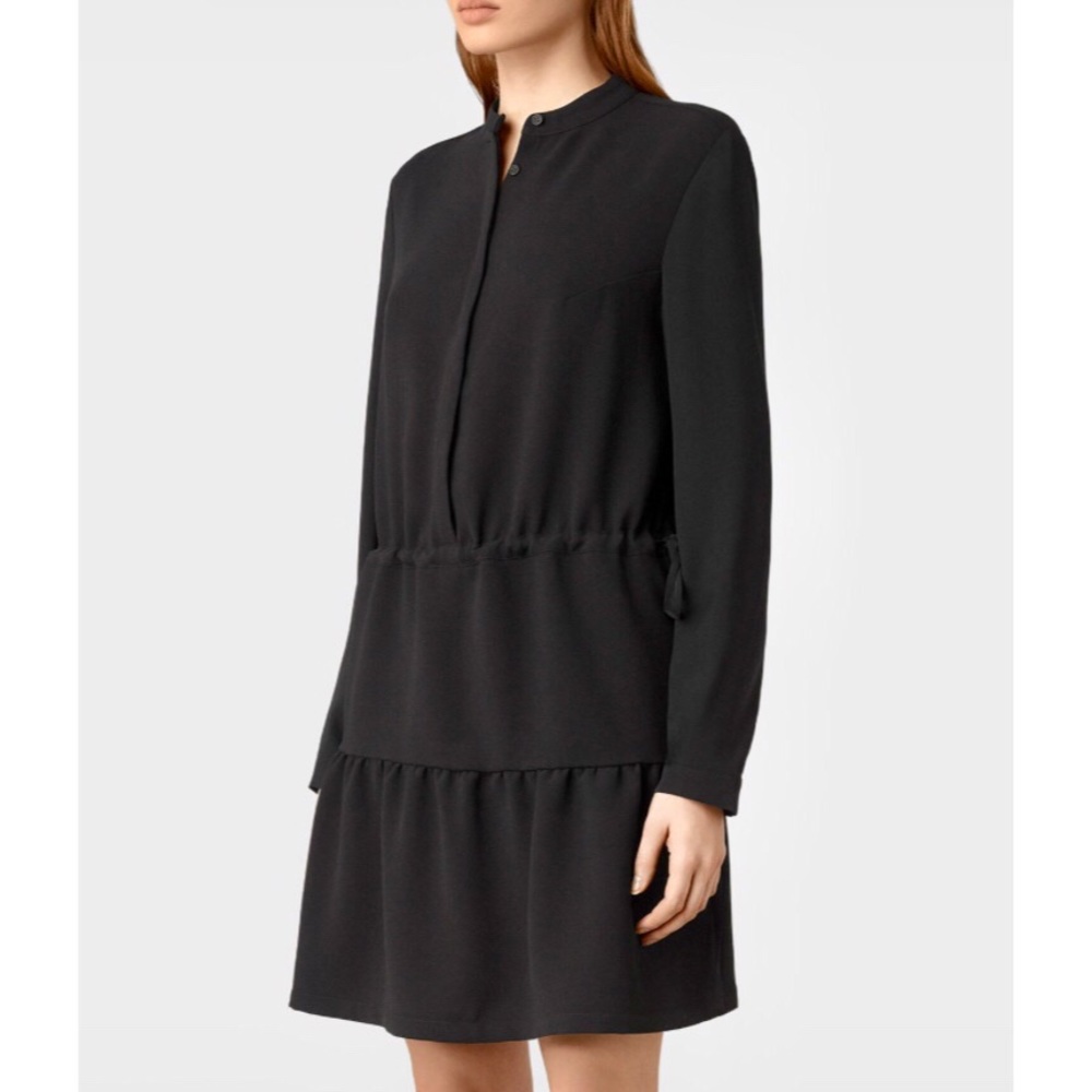 Black lin sleeve dress